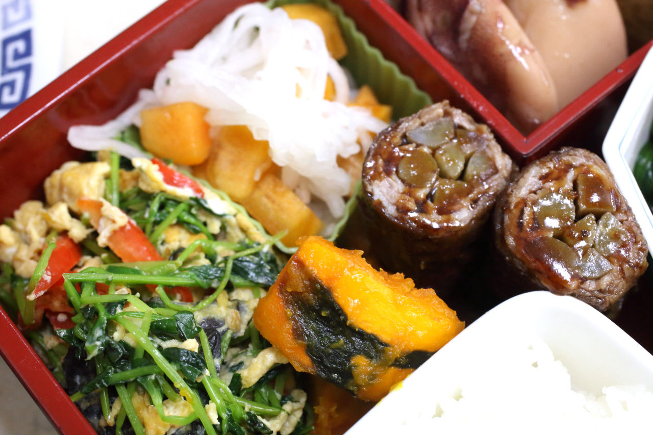 ヒイカと大根の煮付け 春菊のおひたし ポテトサラダ 牛肉の八幡巻 柿なます バター風味のかぼちゃ煮付け 豆苗の卵とじ 今日の弁当問題 ヒイカと大根の煮付け 春菊のおひたし ポテトサラダ 牛肉の八幡巻 柿なます バター風味のかぼちゃ煮付け 豆苗の卵とじ 今日の弁当問題