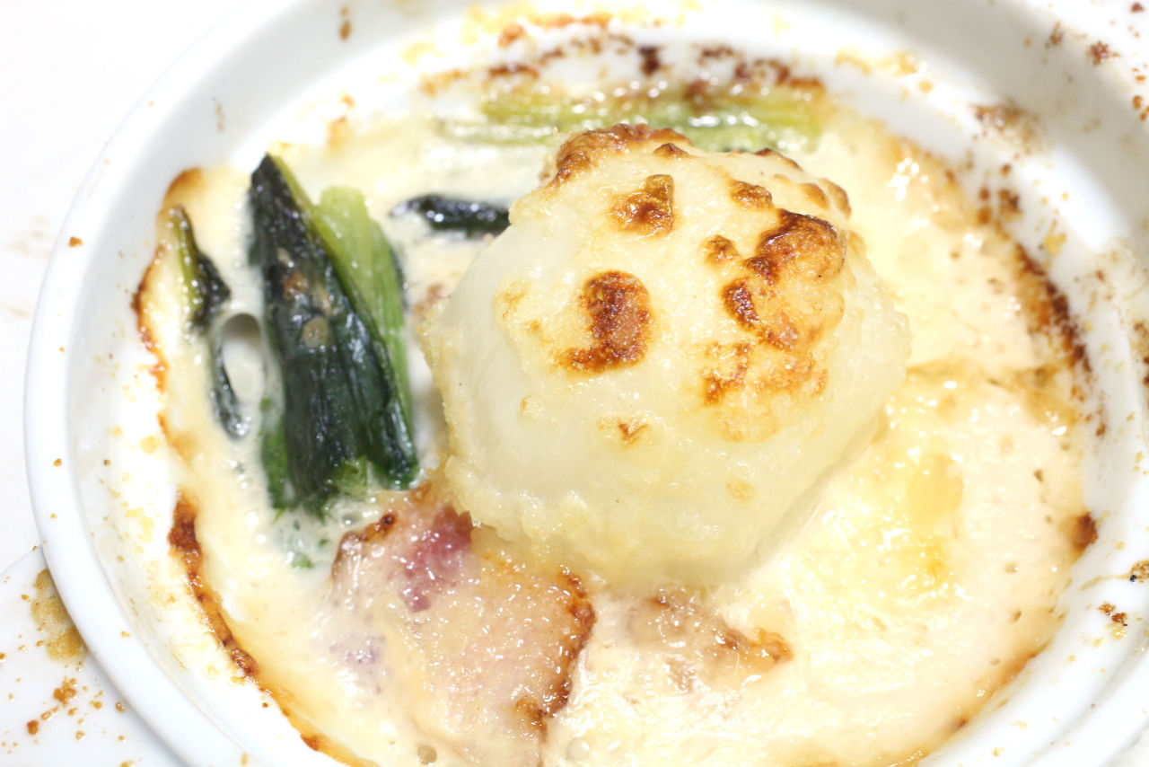 肉豆腐 スルメイカと里芋の煮付け 蕪のグラタン 納豆しのだ 万願寺とうがらしの土佐煮 ツルムラサキのワサビ和え 千切り長芋 なめこ味噌汁 今日の弁当問題