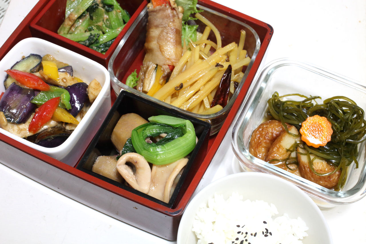 ヤリイカと里芋の煮付け 揚げ茄子のニンニクおろし生姜和え えのき肉巻き 酸辣土豆絲 さつま揚げと切り昆布の煮物 小松菜の胡麻和え 今日の弁当問題 ヤリイカと里芋の煮付け 揚げ茄子のニンニクおろし生姜和え えのき肉巻き 酸辣土豆絲 さつま揚げと切り昆布の煮物 小松菜の胡麻和え 今日の弁当問題