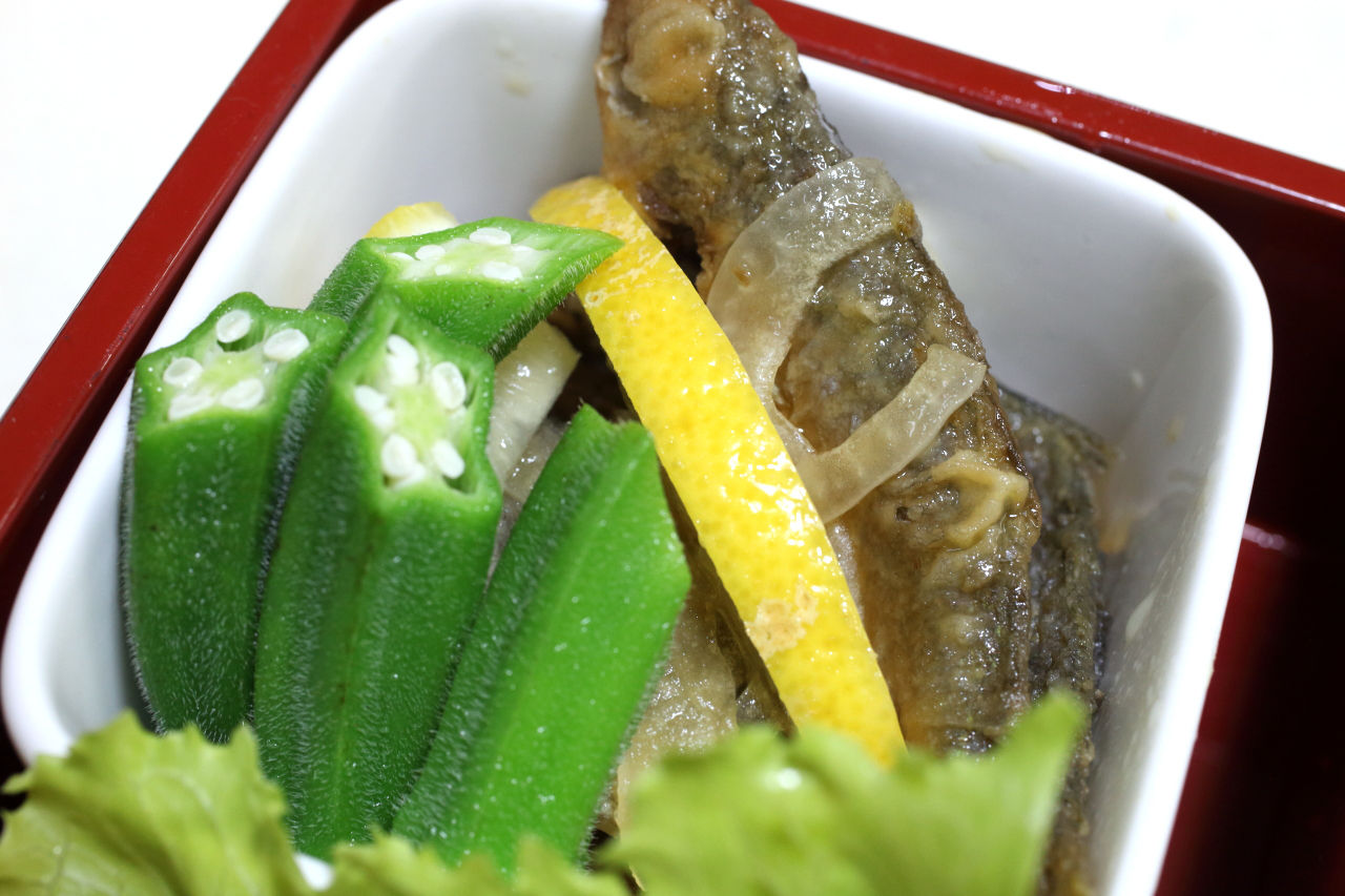 三浦産豆アジの南蛮漬け オクラのつけ浸し 豚肩ロースの味噌漬け エビと青ネギの卵焼き 青梗菜と玉ねぎがんもの煮びたし 茄子の揚げ浸し イカあられ くみ出し豆腐 今日の弁当問題 三浦産豆アジの南蛮漬け オクラのつけ浸し 豚肩ロースの味噌漬け エビと青ネギの卵焼き 青梗菜と玉ねぎがんもの煮びたし 茄子の揚げ浸し イカあられ くみ出し豆腐 今日の弁当問題