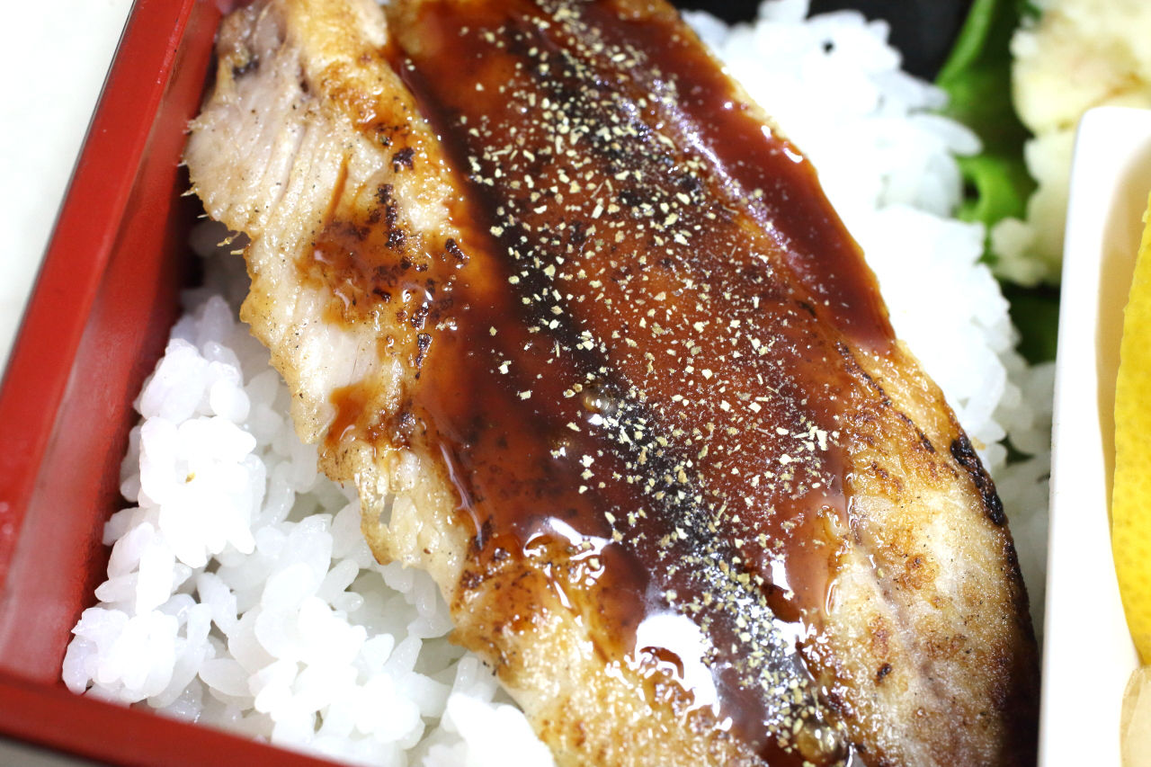 いわしの蒲焼 桜えびのかき揚げ ポテトサラダ エノキの肉巻 青菜炒め ブロッコリーの卵とじ アルファルファと鯖缶のサラダ 今日の弁当問題 いわしの蒲焼 桜えびのかき揚げ ポテトサラダ エノキの肉巻 青菜炒め ブロッコリーの卵とじ アルファルファと鯖缶のサラダ 今日の弁当問題