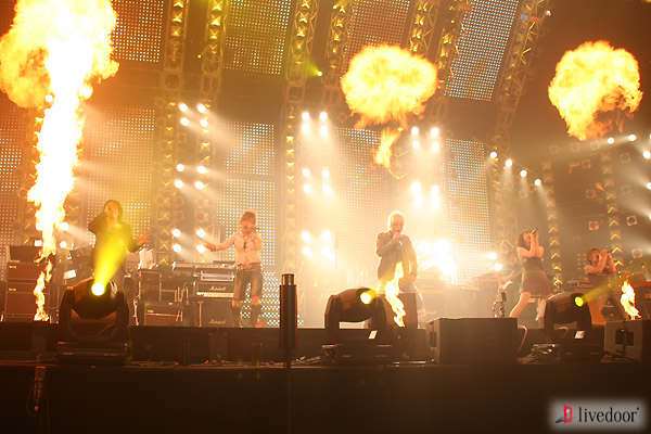 動と静 アーティストの個性が織り成す新たな世界 Animelo Summer Live 2006 Outride レポート 第６回 アニメ ゲーム 音楽情報