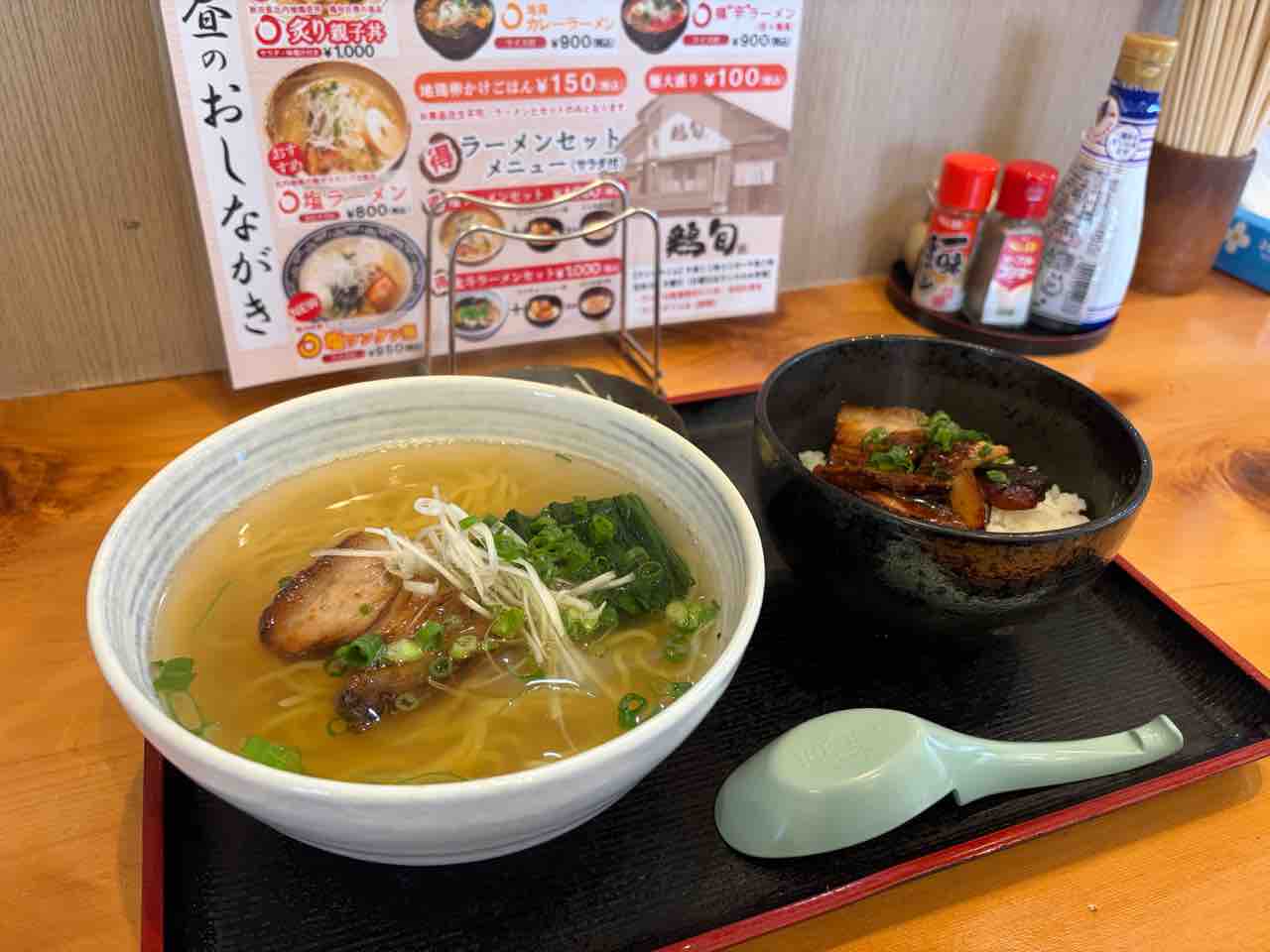 ラーメンとチャーシュー丼セット 専用 北斗市七重浜にある「鶏旬」にて ランチのラーメンセットメニュー 塩