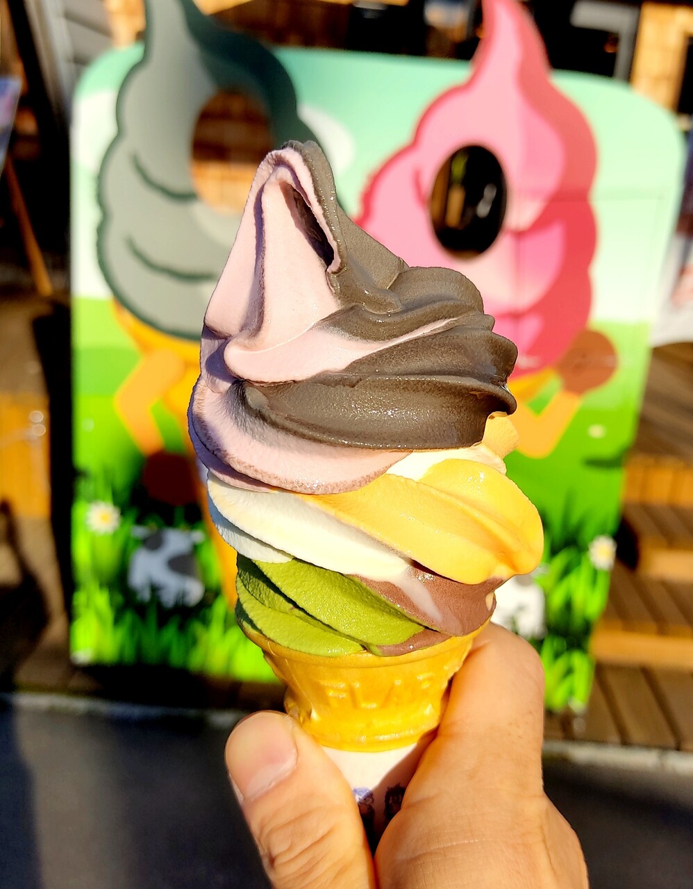 1度で6つの味を楽しめる一石六鳥なソフトクリームがありまして… 七飯町