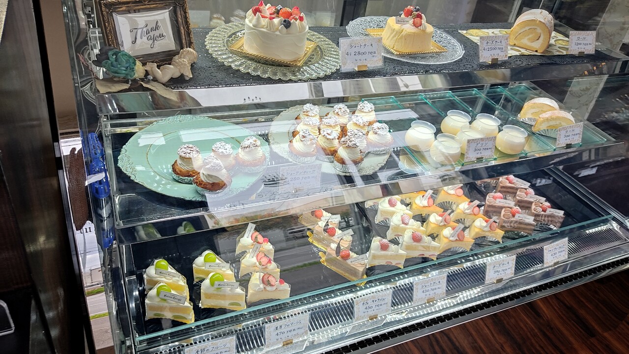 少し前にオープンしたケーキ屋さんが有りまして 函館市美原にある洋菓子店 ラ メゾン ド ガトー アンティーク さんにてケーキを購入してきました 函館 気まぐれブログ