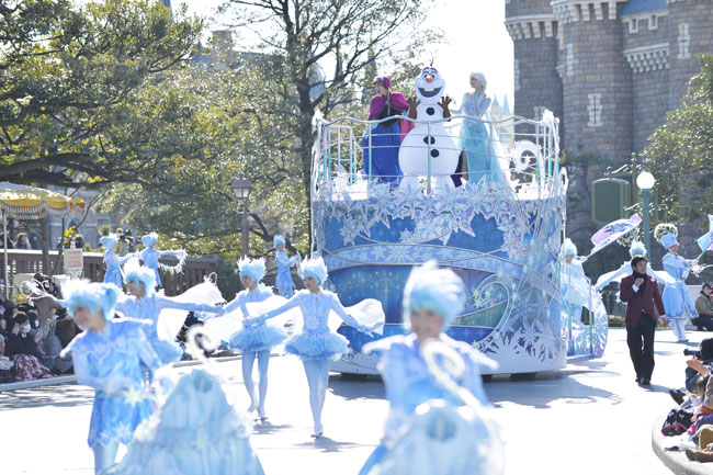速報 アナとエルサがパレード初登場 ディズニー アナ雪 スタート Disney Style