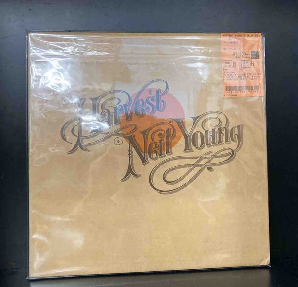 NEIL YOUNG (& CRAZY HORSE) / HARVEST中古入荷致しました