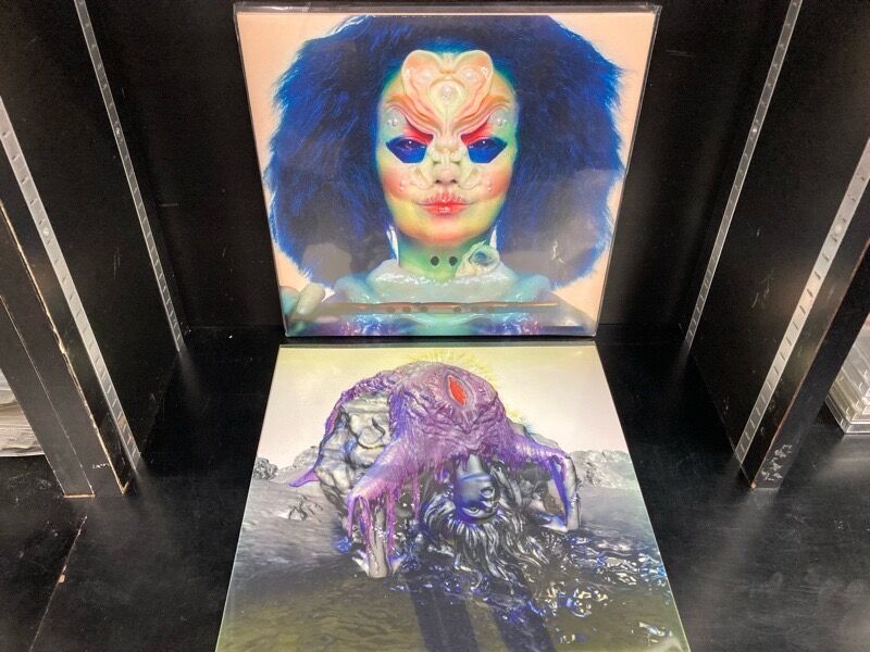 特価品セ BJORK / 中古レコードまとめて入荷しま VESPERTINE等3タイトル 洋書