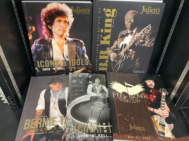 ジュリアンズオークション 音楽アイコン カタログ JULIEN'S AUCTIONSジュリアンズオークション・カタログが中古で