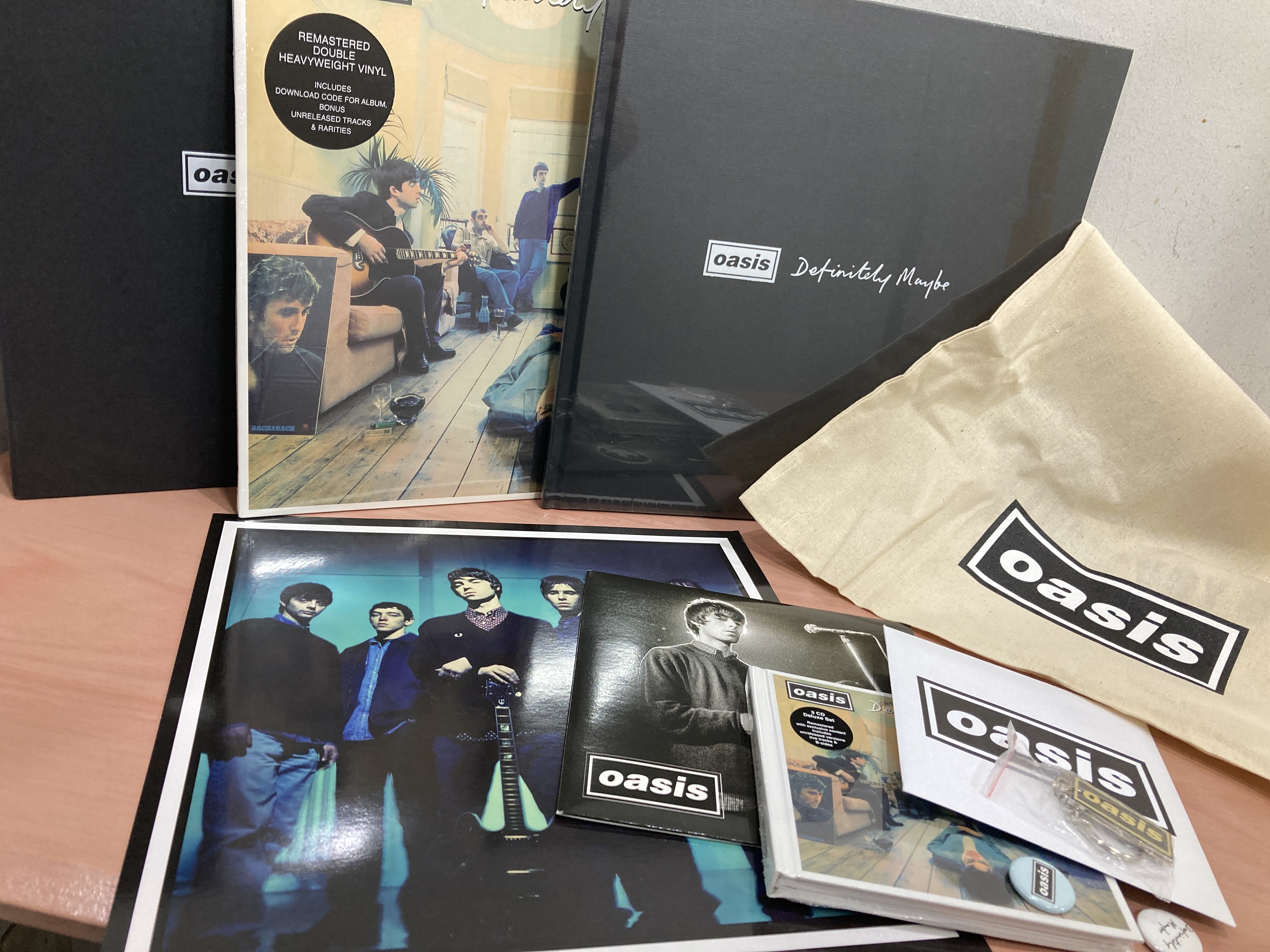 Oasis デラックス・エディション 3CDセット OASIS, NIRVANAのデラックスエディションBOXセットが入荷