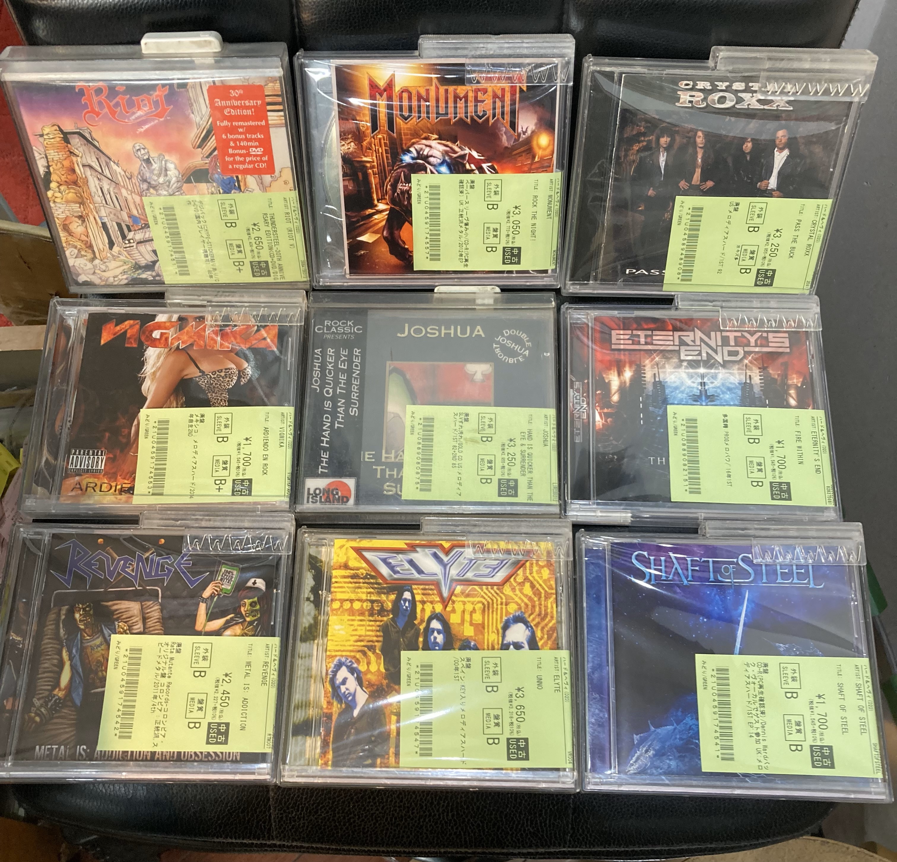 HEAVY METAL中古CD新着コーナーの輸入中古CDを店頭にチラシます