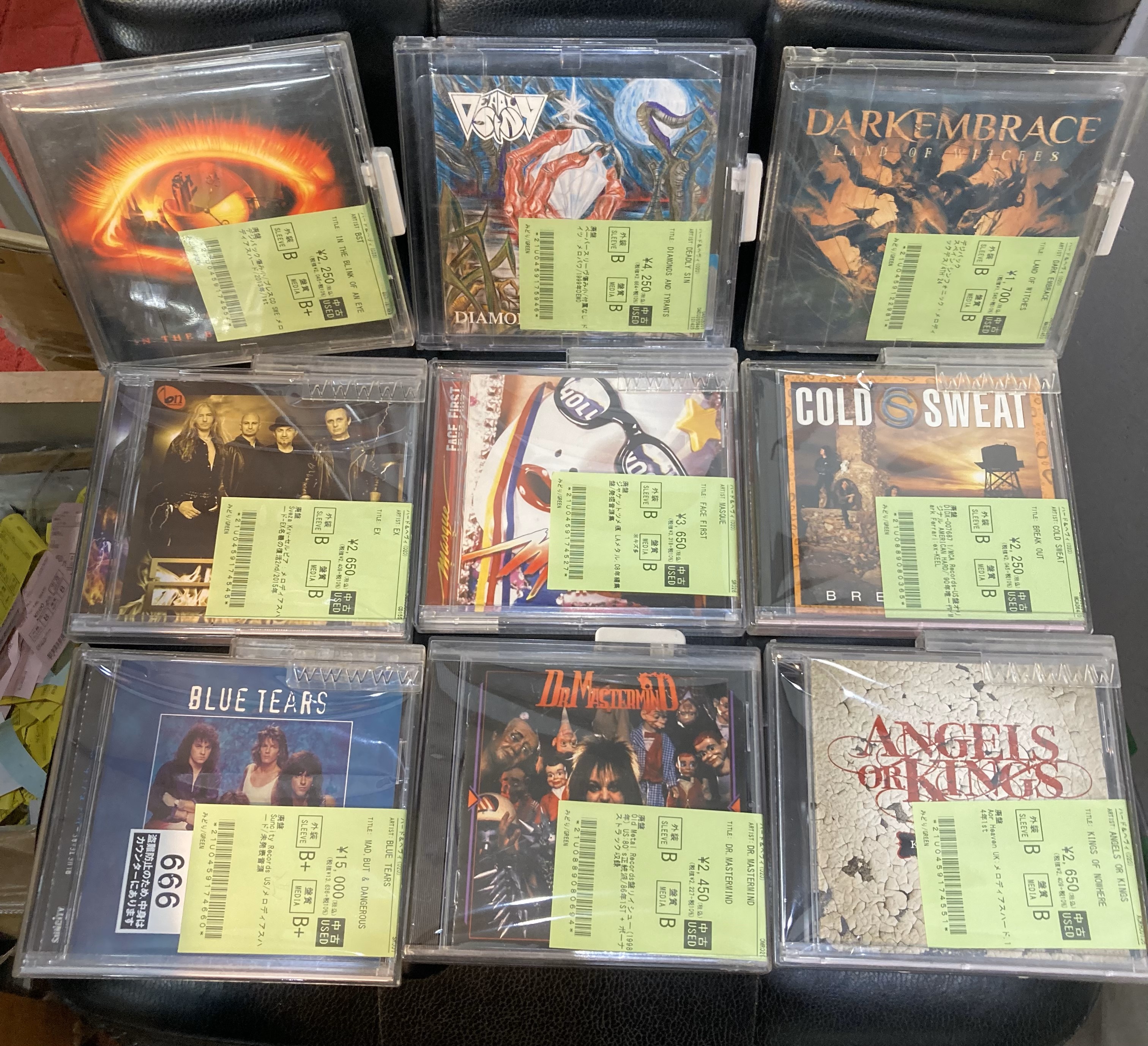 HEAVY METAL中古CD新着コーナーの輸入中古CDを店頭にチラシます