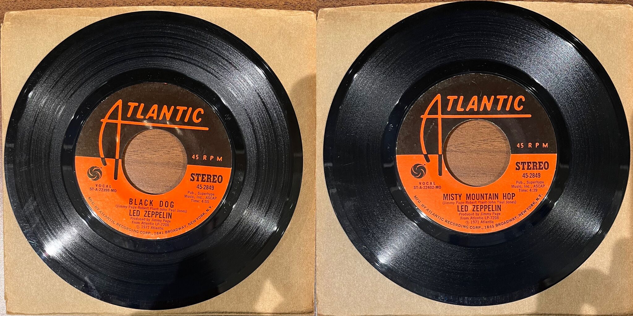 5/8(木)【ハードロック新入荷】LED ZEPPELIN、AC/DCの7インチ