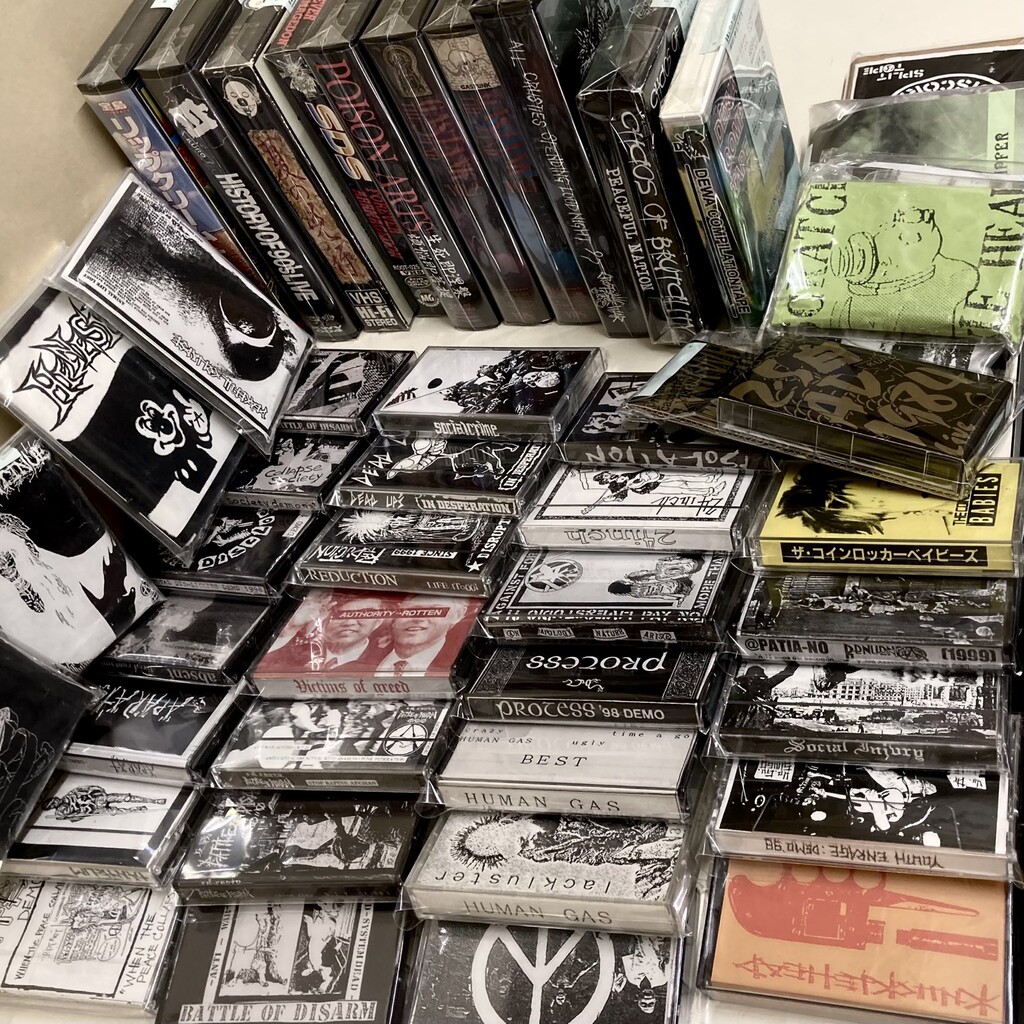 ☆PUNK中古新入荷情報☆】白(KURO)のアナログ盤やHUMAN GASのカセット
