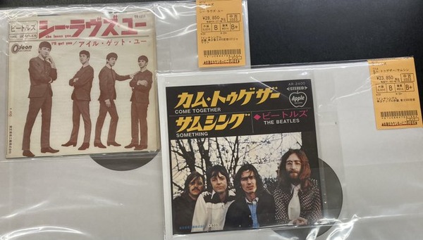 中古新入荷情報】ビートルズの7インチシングル/希少アップル赤盤など 