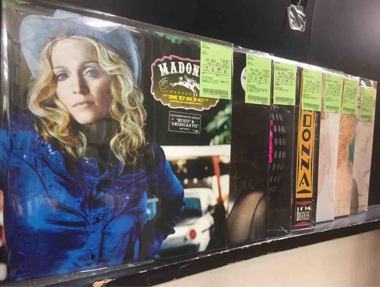 マドンナ』中古レコードどど~んと80枚超入荷いたしました マドンナ』中古レコードどど~んと80枚超入荷いたしました