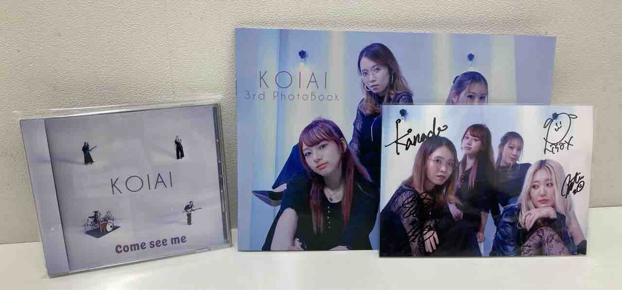 メタルバンド『KOIAI』のレアなフォトブック、サイン入りカード付の
