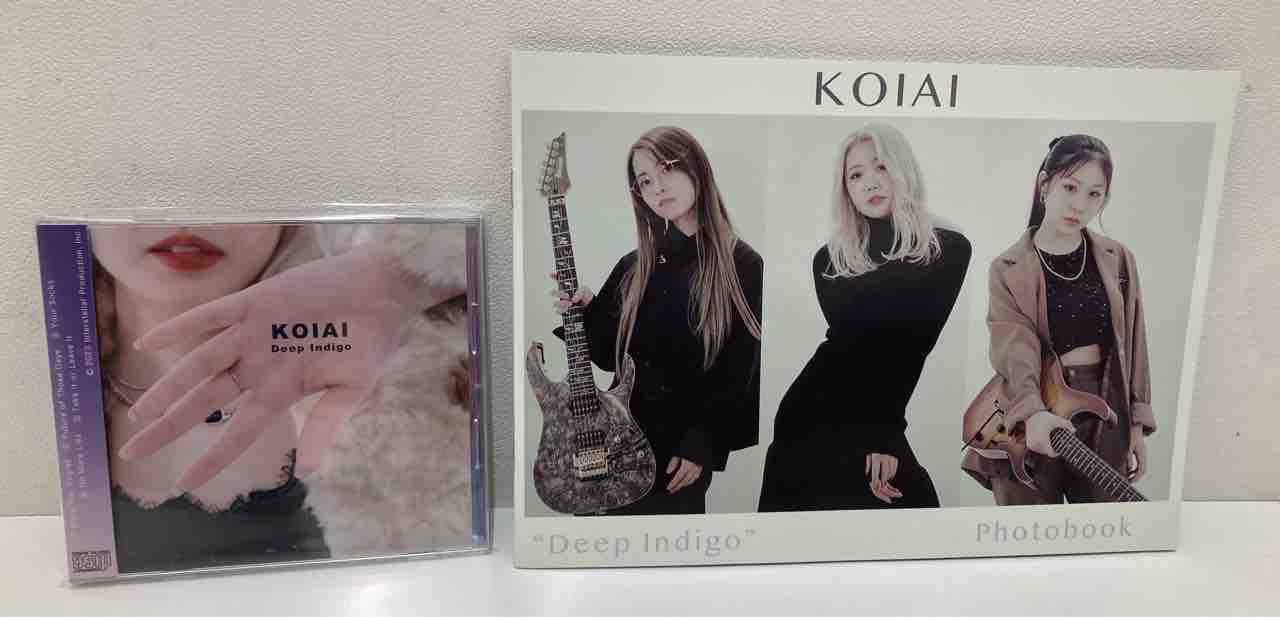 メタルバンド『KOIAI』のレアなフォトブック、サイン入りカード付の
