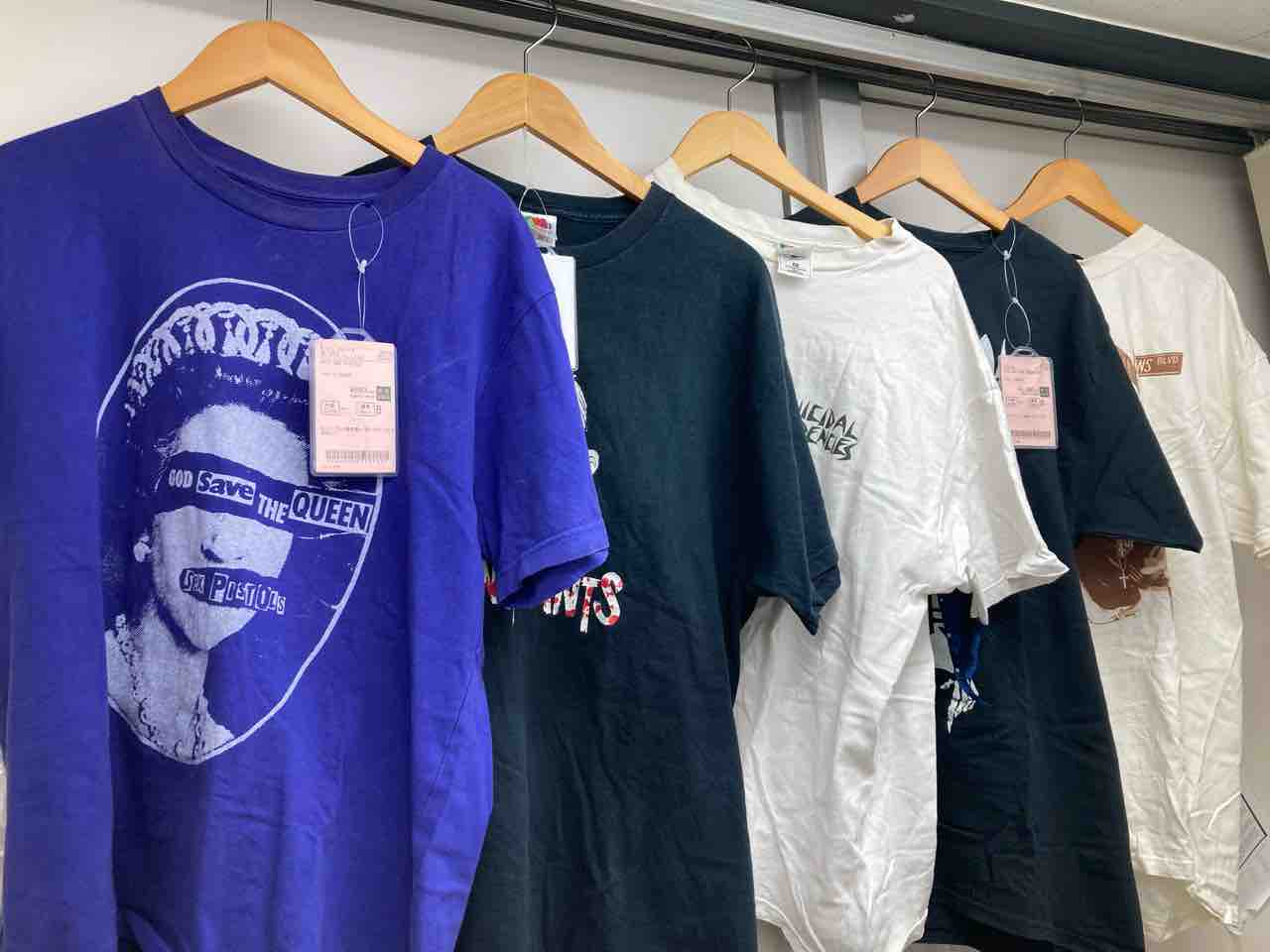 アパレル新入荷】バンドT,レーベルロゴTなど30点以上の大量入荷いたし