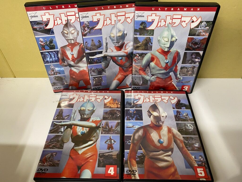11/29(火)初代ウルトラマン中古DVD 全10巻入荷しました