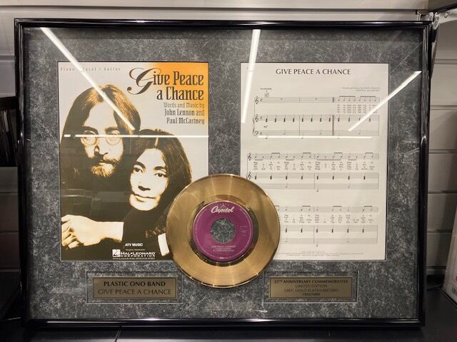 トップ JOHN LENNON「GIVE PEACE A CHANCE」ゴールド・ディスクが入荷 その他