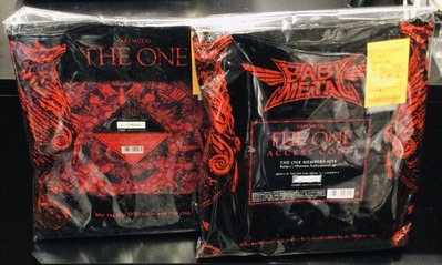今回はビッグタオルだ！：BABYMETAL THE ONE | ROCKはBOWIEと