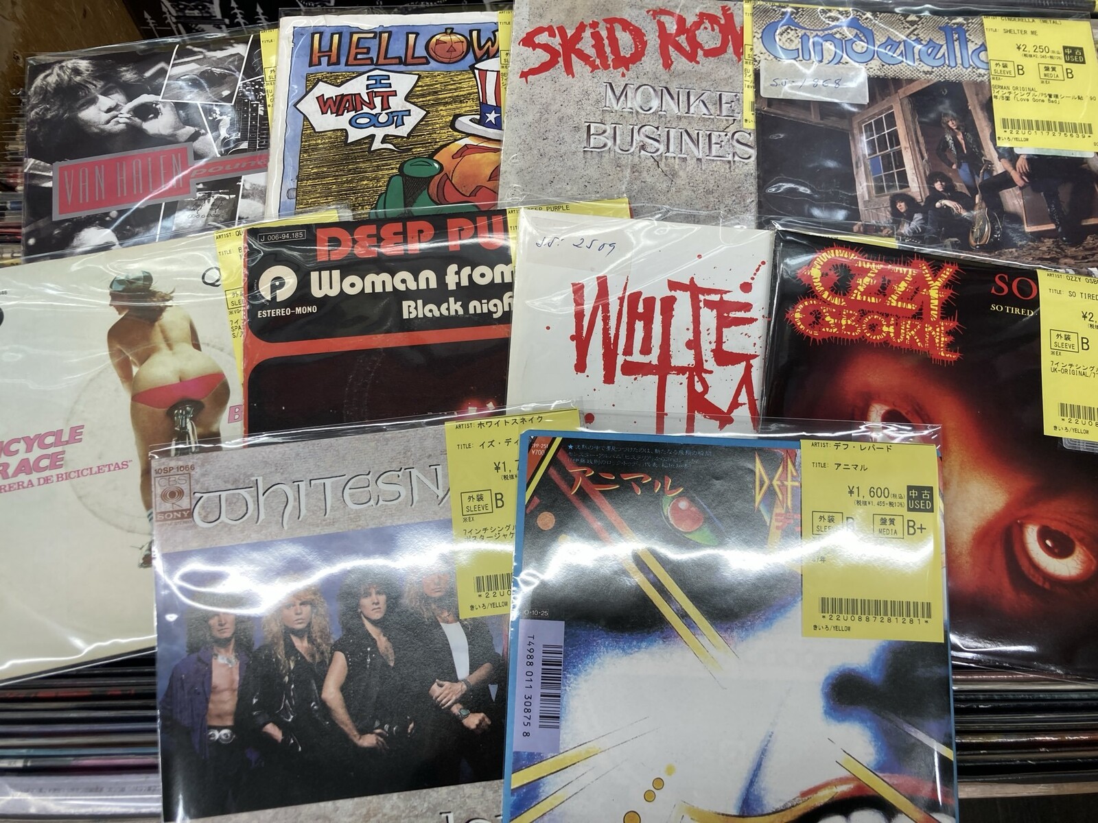 中古レコード】RAINBOW、HELLOWEEN、QUEENからエクストリーム系まで7