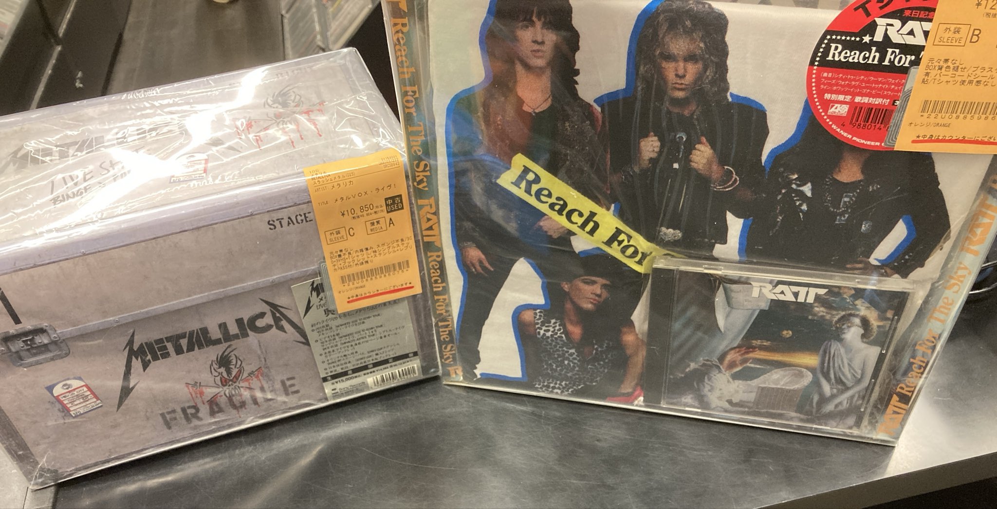 新着中古BOX、DVD情報⚡ RATT『リーチ・フォー・ザ・スカイ』のTシャツ 