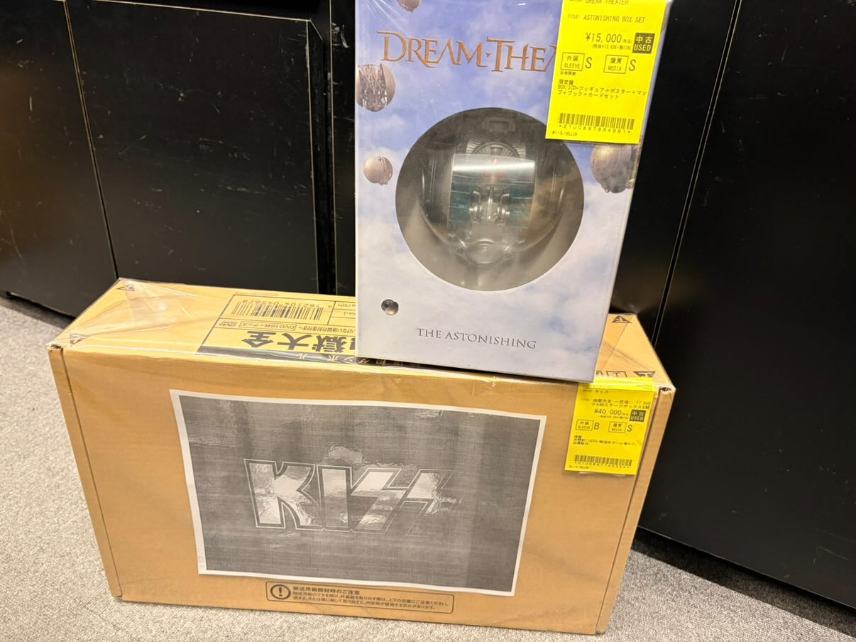 HARD ROCK/HEAVY METALの中古BOXやTシャツ、グッズがまとめて10点ほど