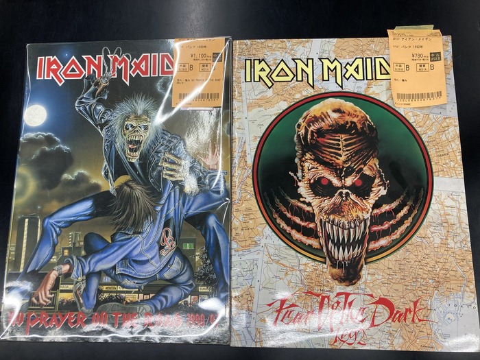 OUTRAGEのバンドスコアや、IRON MAIDENのパンフレットが入荷しました