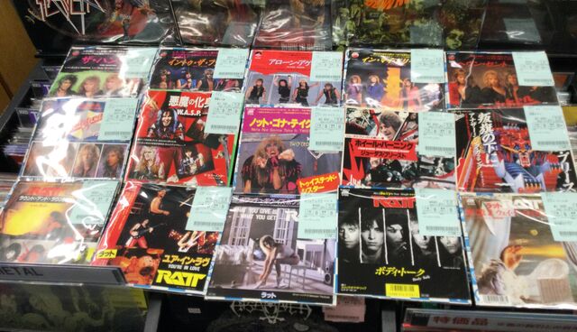 JUDAS PRIEST、TWISTED SISTER、DOKKEN、KISS、RATTなど中古7インチ