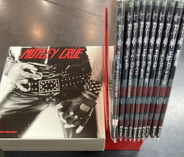 モトリークルー　紙ジャケ8枚 中古CD紙ジャケットBOX/METAL】モトリー・クルーの豪華ボックス付紙