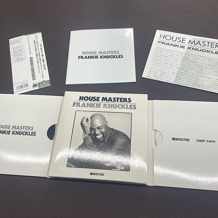 KLFの日本限定豪華厳選作品集の1と2が入荷！ステッカー、ブックレット