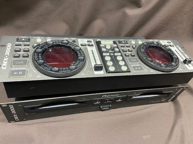 DJ向けツインCDプレーヤー「PIONEER CMX−3000」入荷しました