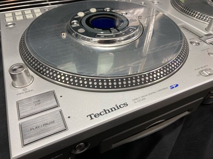 TECHNICSから発売されたCDJ「SL-DZ1200」がUSED機材として入荷 TECHNICSから発売されたCDJ「SL-DZ1200」がUSED機材として入荷