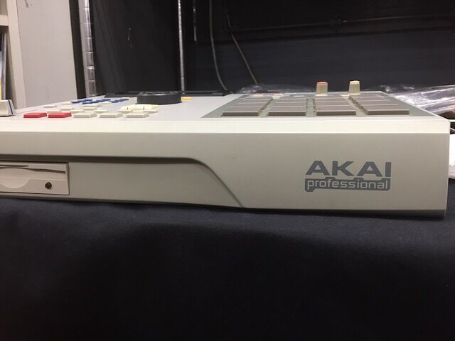 □4/8(土) AKAI「MPC2000XL」がUSED 機材で入荷 : ディスク □4/8(土) AKAI「MPC2000XL」がUSED 機材で入荷 : ディスク