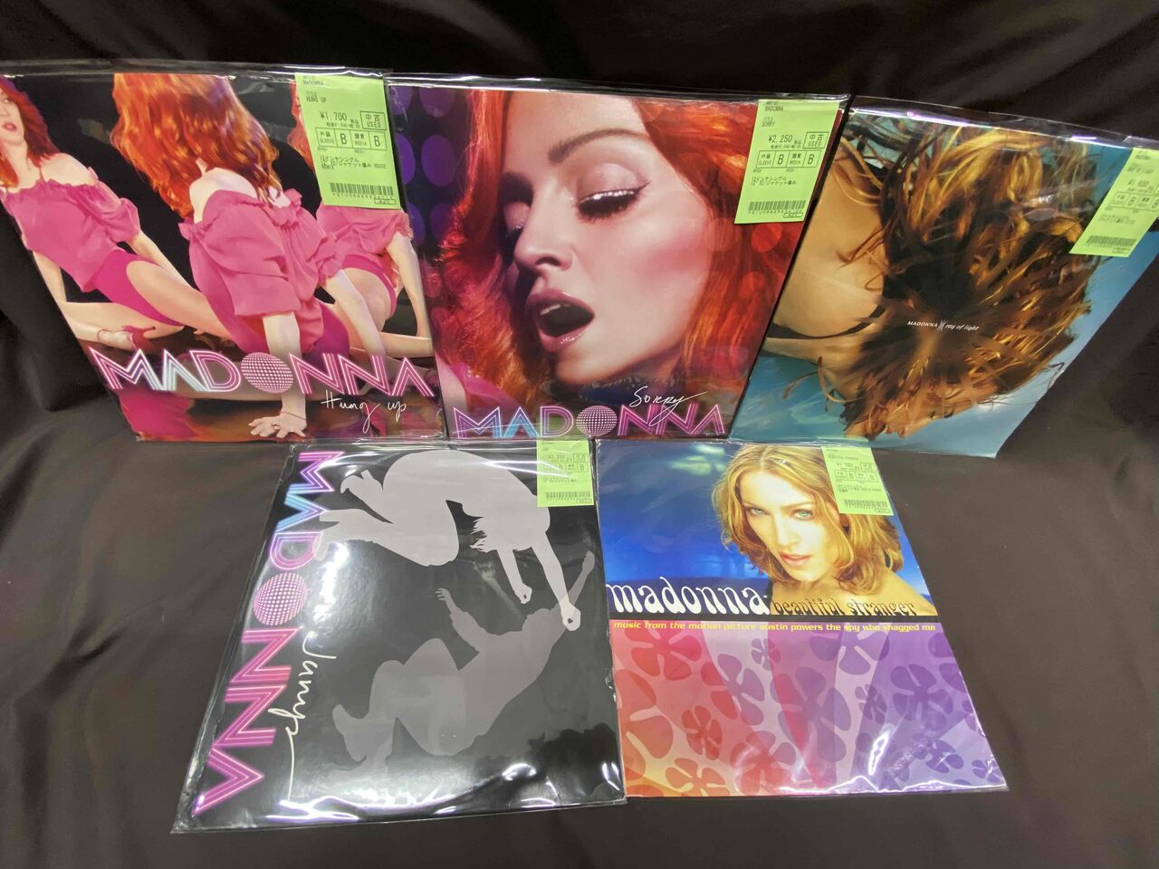 オンライン出品開始しました。＞＞＞LADY GAGA、KYLIE MINOGUE