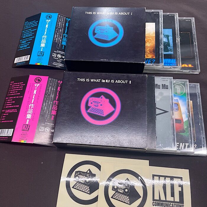 KLFの日本限定豪華厳選作品集の1と2が入荷！ステッカー、ブックレット