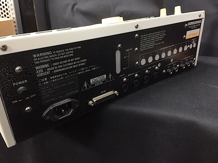 AKAIから「MPC2000」がフロッピーディスク付きでUSED 機材として AKAIから「MPC2000」がフロッピーディスク付きでUSED 機材として
