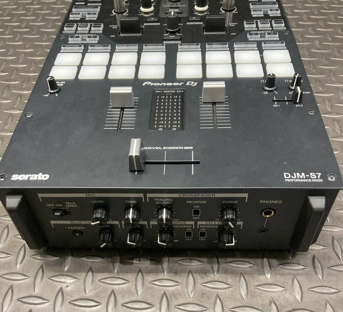 パイオニアDJ DJM Ｓ７　(格安出品) DJM-S7-front-angle-2048x2048.