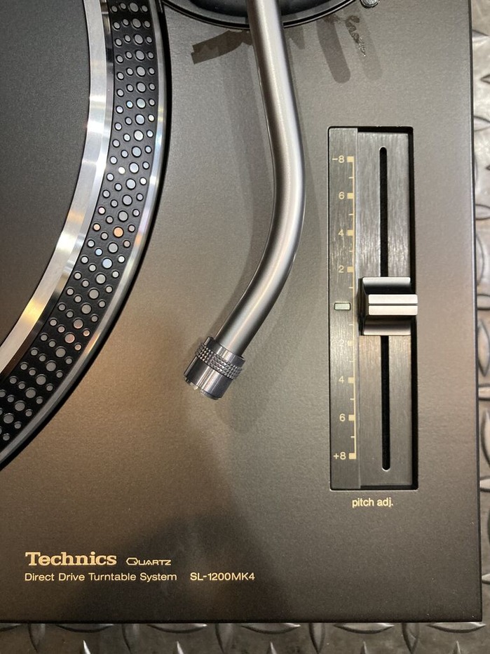 中古ターンテーブル】TECHNICS SL1200 MK4 が入荷しました 中古ターンテーブル】TECHNICS SL1200 MK4 が入荷しました