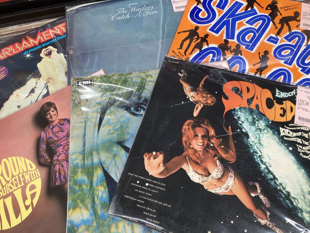 3/29(日)ROCK中古レコード新入荷情報】KING CRIMSON, PINK FLOYD