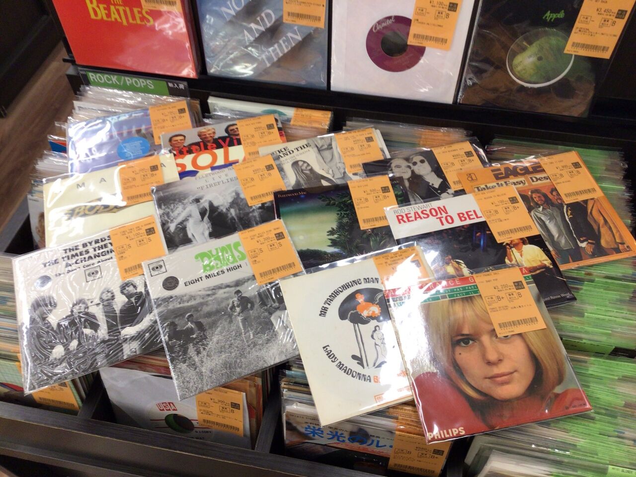 6/8(月)ROCK中古レコード新着入荷情報】定番のBEATLES やQUEENは勿論