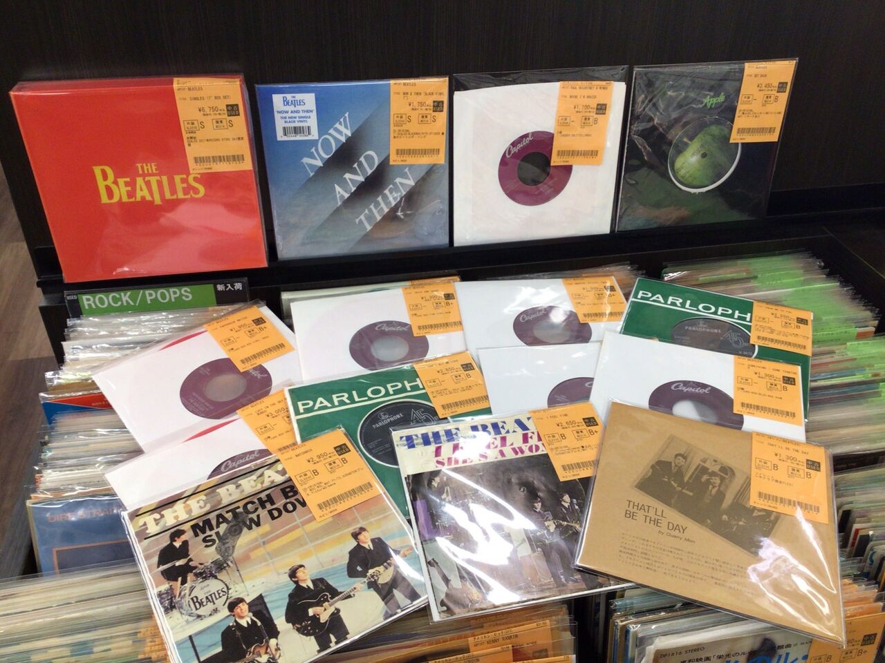 6/8(月)ROCK中古レコード新着入荷情報】定番のBEATLES やQUEENは勿論