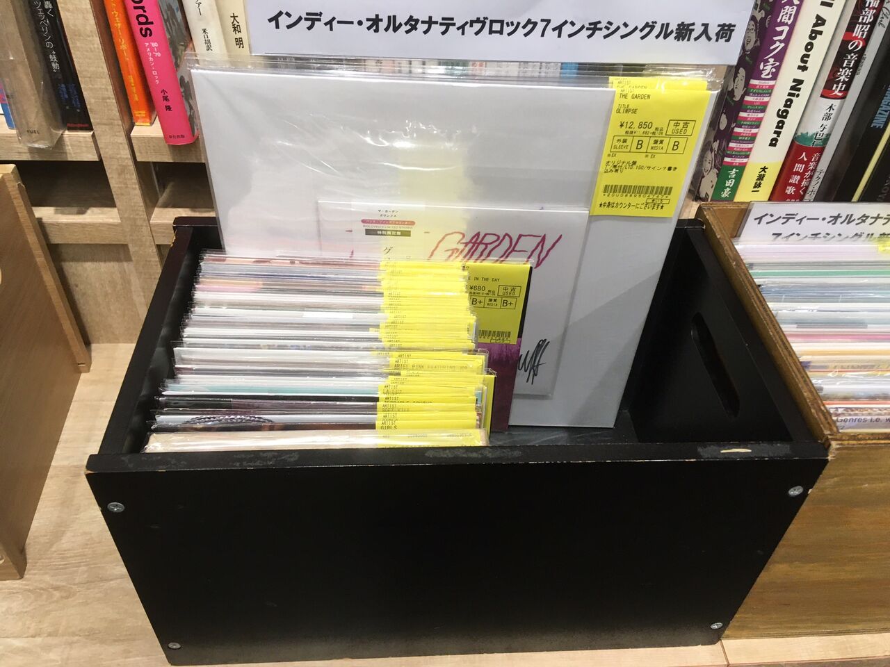 10/7(土)昨日に続き、、 今度は2000年代ロック中心に7inchシングルを出 