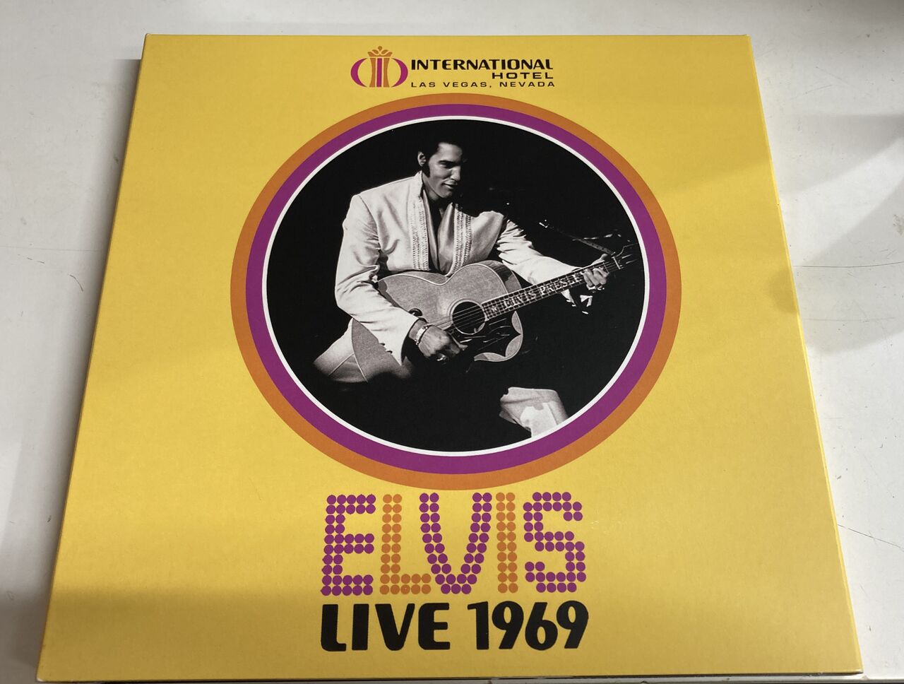 ELVIS PRESLEYの1969年8月のラスヴェガス公演を完全収録した『LIVE