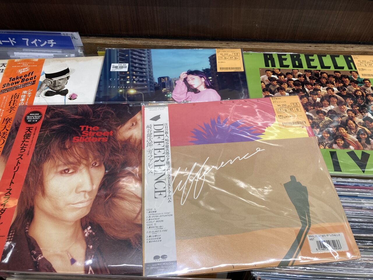 売れ筋介護用品も！ 5/30(木)新着中古LPコーナー入れ替えました！ ディスク : 洋楽