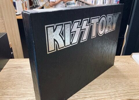 KISS 直筆サイン入り限定本　KISSTORY KISS 直筆サイン入り限定本 KISSTORY - メルカリ