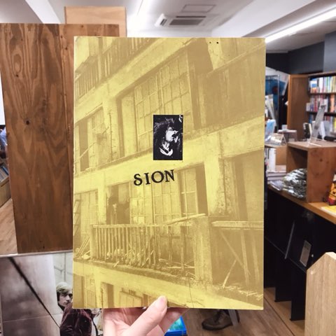 【海外配送可】【送料無料】 SION(シオン)】『SION 入荷 オレだらけの写文集』+ツアーパンフ アート・デザイン・音楽