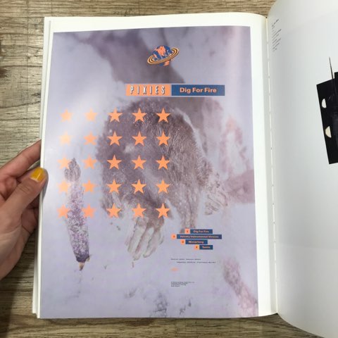 4AD専属デザイナーVAUGHAN OLIVERの写真集「VISCERAL PLEASURES」入荷